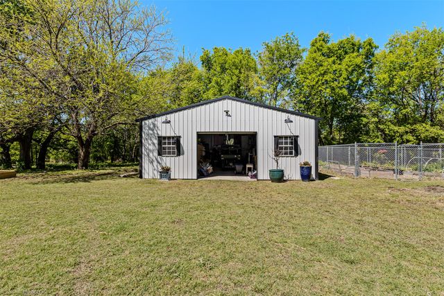 1111 Fm 151, Trenton, TX 75490