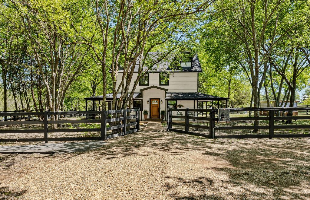 1111 Fm 151, Trenton, TX 75490