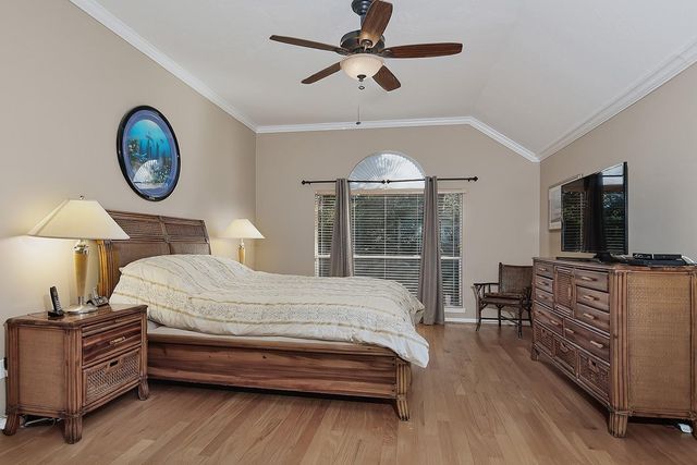 2 Taper Glow Place, The Woodlands, TX 77381