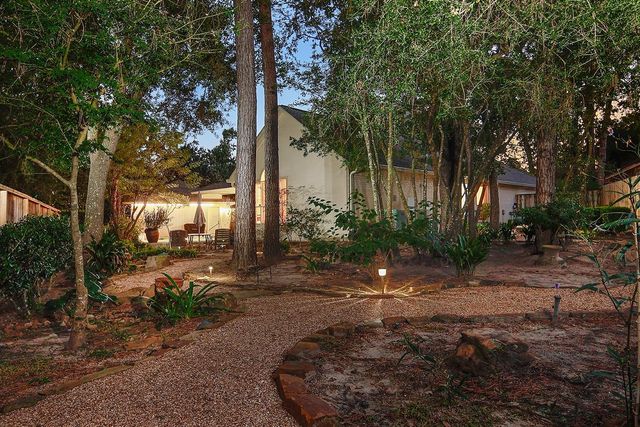 2 Taper Glow Place, The Woodlands, TX 77381