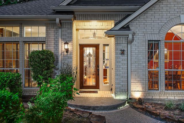 2 Taper Glow Place, The Woodlands, TX 77381
