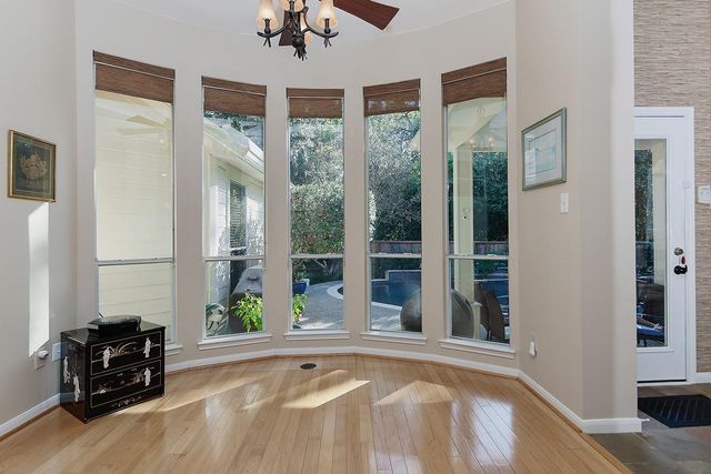 2 Taper Glow Place, The Woodlands, TX 77381