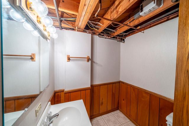 614 S Shore Drive, Detroit Lakes, MN 56501