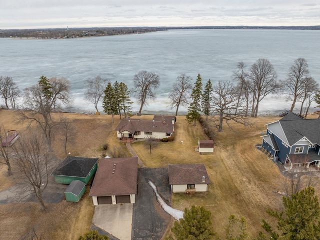 614 S Shore Drive, Detroit Lakes, MN 56501