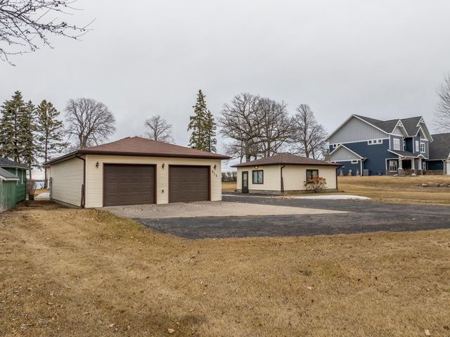 614 S Shore Drive, Detroit Lakes, MN 56501