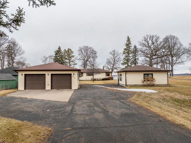 614 S Shore Drive, Detroit Lakes, MN 56501