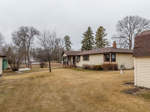 614 S Shore Drive, Detroit Lakes, MN 56501