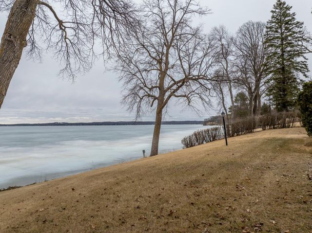 614 S Shore Drive, Detroit Lakes, MN 56501