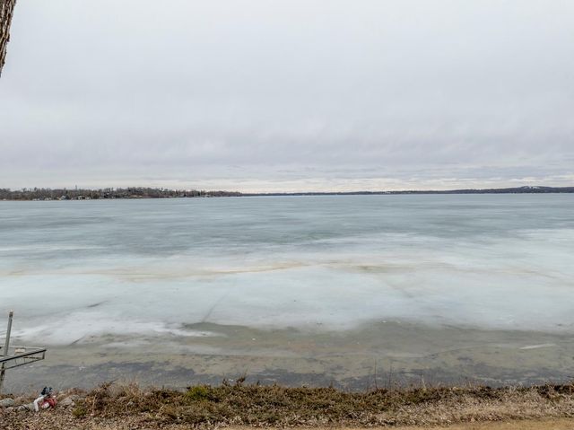 614 S Shore Drive, Detroit Lakes, MN 56501