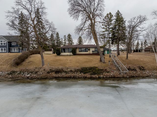 614 S Shore Drive, Detroit Lakes, MN 56501
