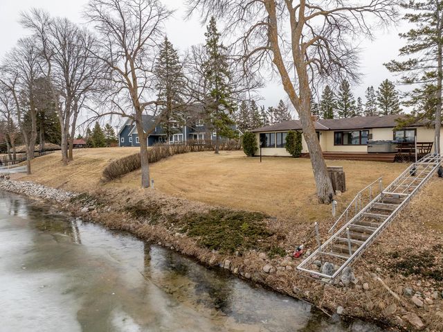 614 S Shore Drive, Detroit Lakes, MN 56501