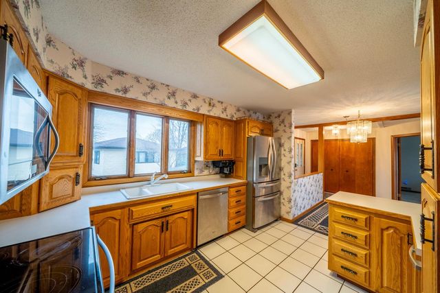 614 S Shore Drive, Detroit Lakes, MN 56501
