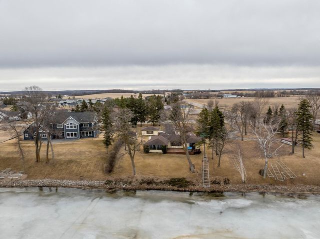 614 S Shore Drive, Detroit Lakes, MN 56501