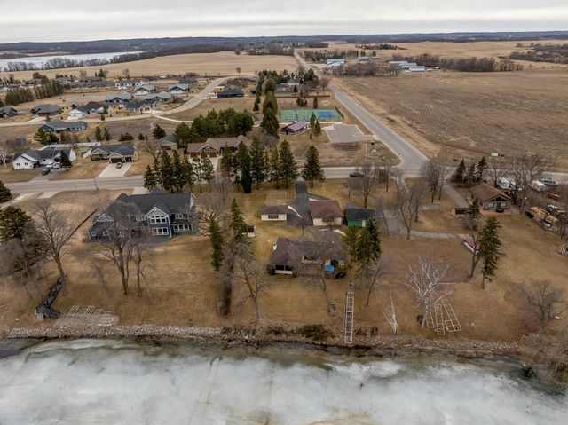 614 S Shore Drive, Detroit Lakes, MN 56501