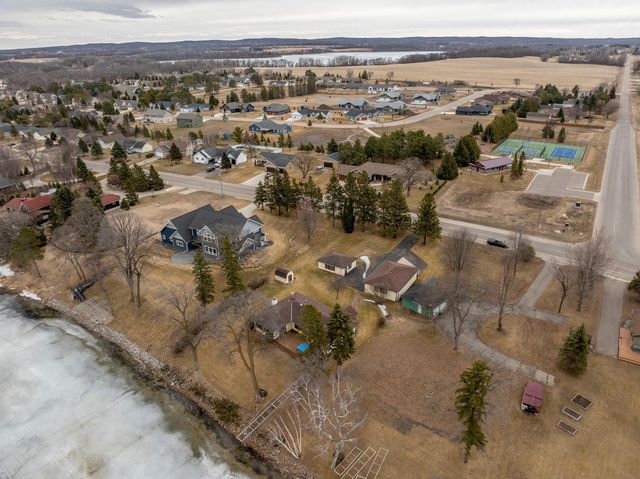 614 S Shore Drive, Detroit Lakes, MN 56501