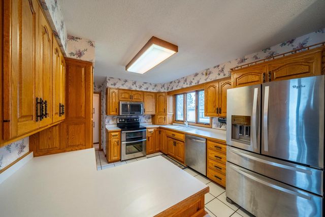 614 S Shore Drive, Detroit Lakes, MN 56501