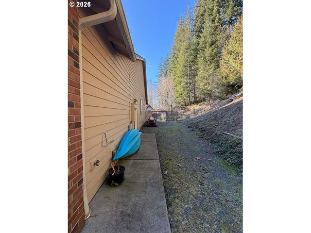 255 ASTRO Dr, Kelso, WA 98626