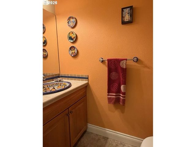 255 ASTRO Dr, Kelso, WA 98626