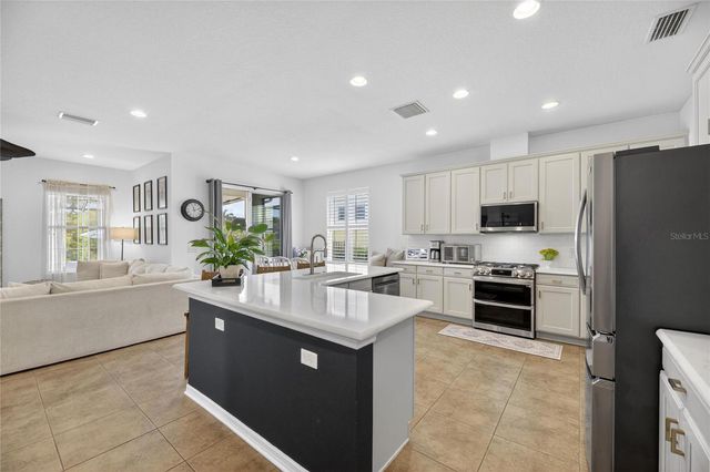 8115 SAVANNAH POINT COURT, Tampa, FL 33647