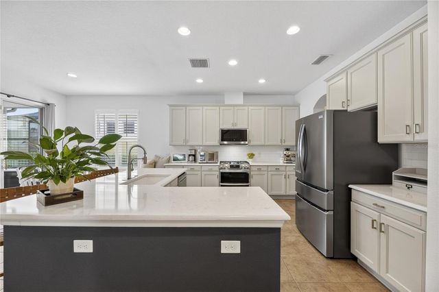 8115 SAVANNAH POINT COURT, Tampa, FL 33647