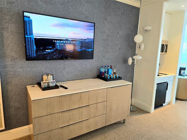 4401 Collins Ave 1401, Miami Beach, FL 33140