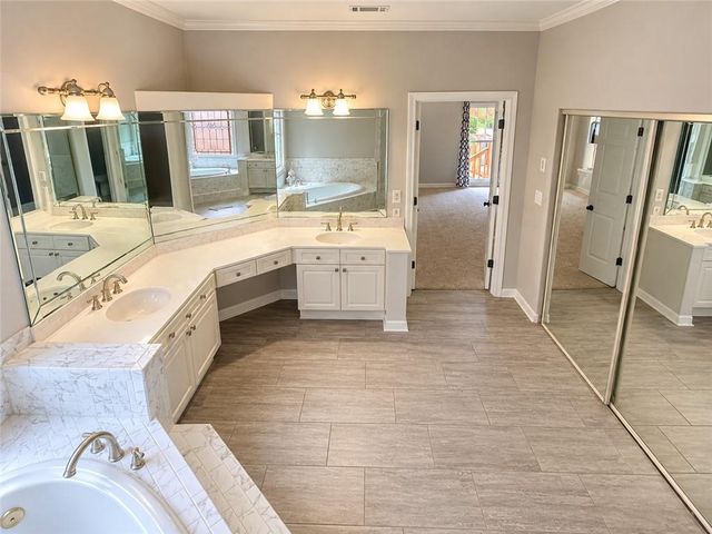 1033 Spalding Club Court, Atlanta, GA 30338