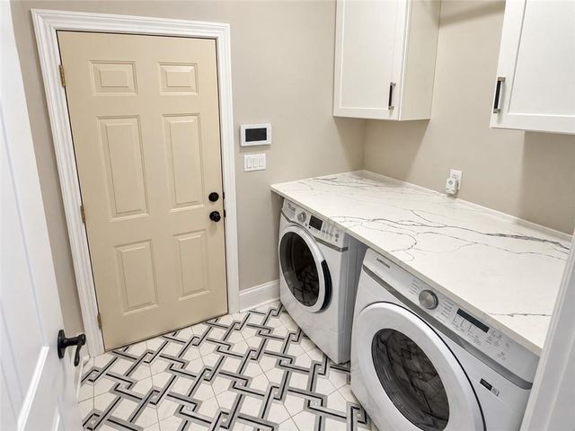 1033 Spalding Club Court, Atlanta, GA 30338