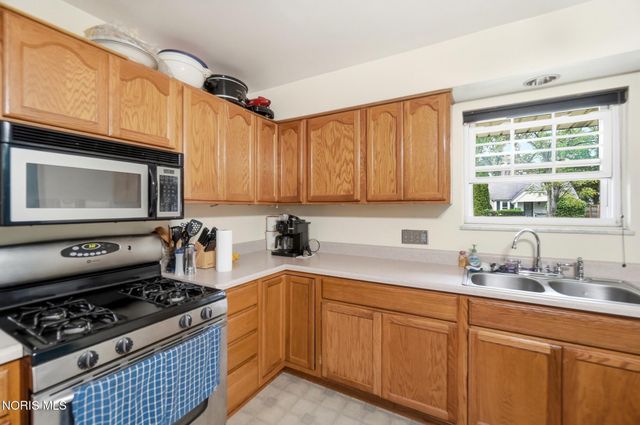 4917 Bowser Drive, Toledo, OH 43613