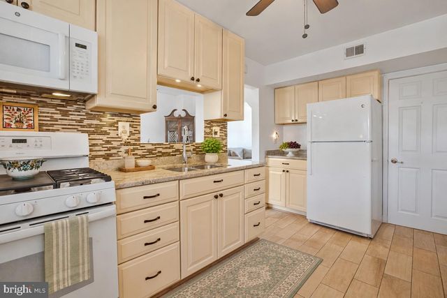 53 GARDEN RIDGE RD, Catonsville, MD 21228