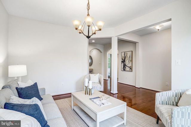 26798 BARNSLEY PL, Chantilly, VA 20152