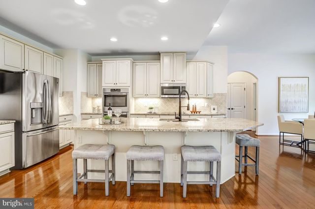 26798 BARNSLEY PL, Chantilly, VA 20152