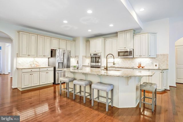 26798 BARNSLEY PL, Chantilly, VA 20152