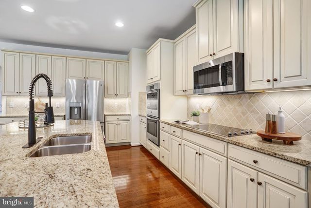 26798 BARNSLEY PL, Chantilly, VA 20152