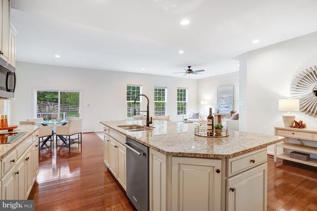 26798 BARNSLEY PL, Chantilly, VA 20152