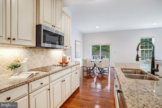 26798 BARNSLEY PL, Chantilly, VA 20152