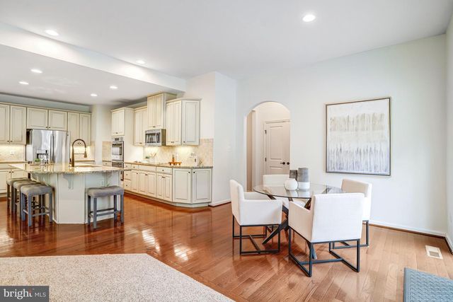 26798 BARNSLEY PL, Chantilly, VA 20152