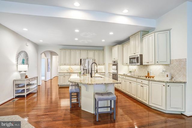 26798 BARNSLEY PL, Chantilly, VA 20152