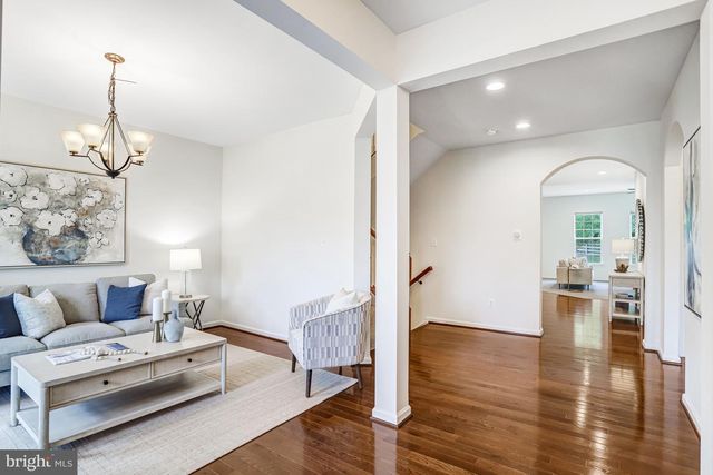 26798 BARNSLEY PL, Chantilly, VA 20152