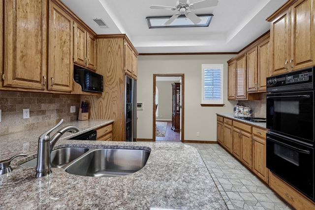 1912 Carriage Estates Road, Sherman, TX 75092