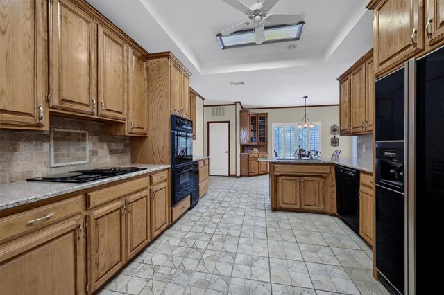 1912 Carriage Estates Road, Sherman, TX 75092