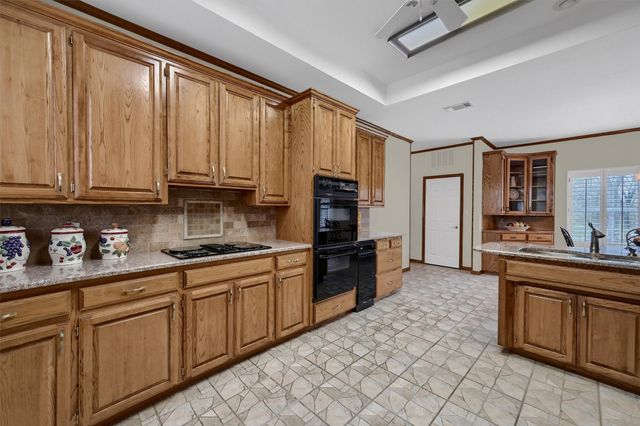 1912 Carriage Estates Road, Sherman, TX 75092