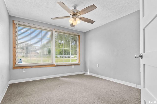 1446 N 4TH Street, Chillicothe, IL 61523