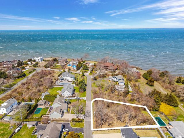 1050 Tasker Lane, Greenport, NY 11944