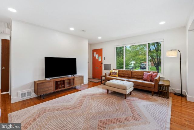 7902 GLENSIDE DR, Takoma Park, MD 20912