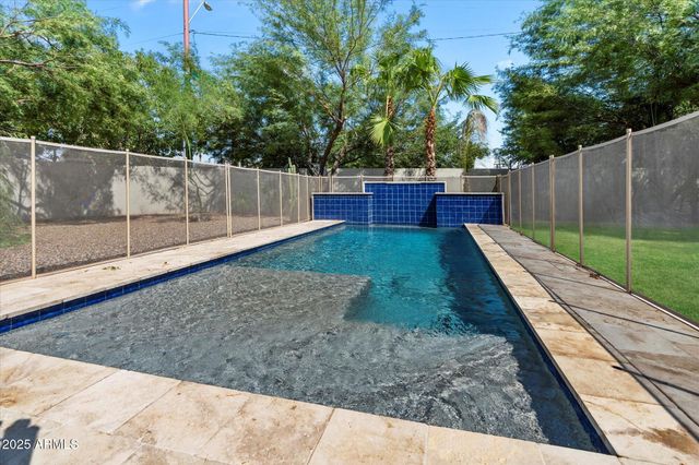 640 W ECHO Lane, Phoenix, AZ 85021