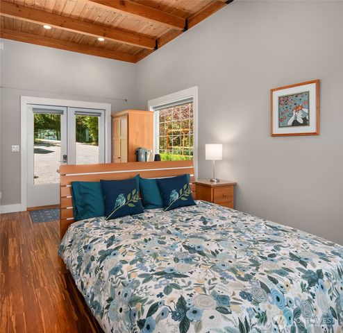 21206 Tramp Harbor Road SW, Vashon, WA 98070