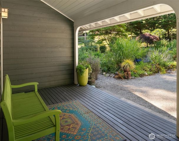 21206 Tramp Harbor Road SW, Vashon, WA 98070