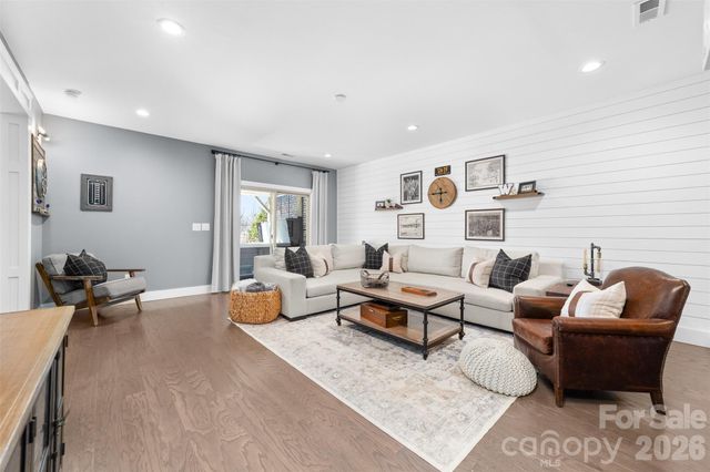 17549 Julees Walk Lane, Davidson, NC 28036