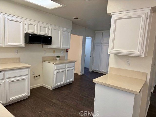 22594 Cuyama Court, Apple Valley, CA 92307