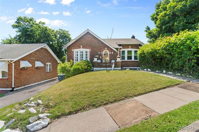 3738 Lawler Drive, St Louis, MO 63121